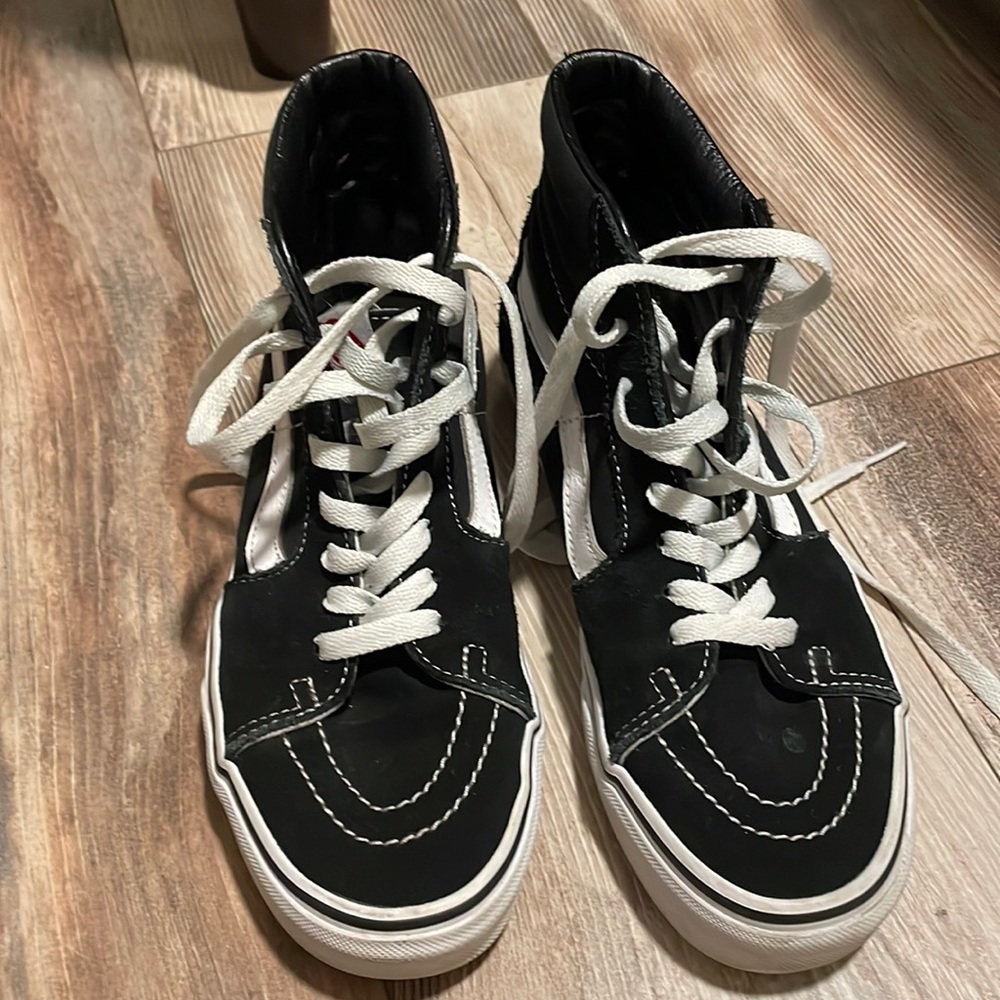 Black high top vans women’s 7.5/ men’s 6.